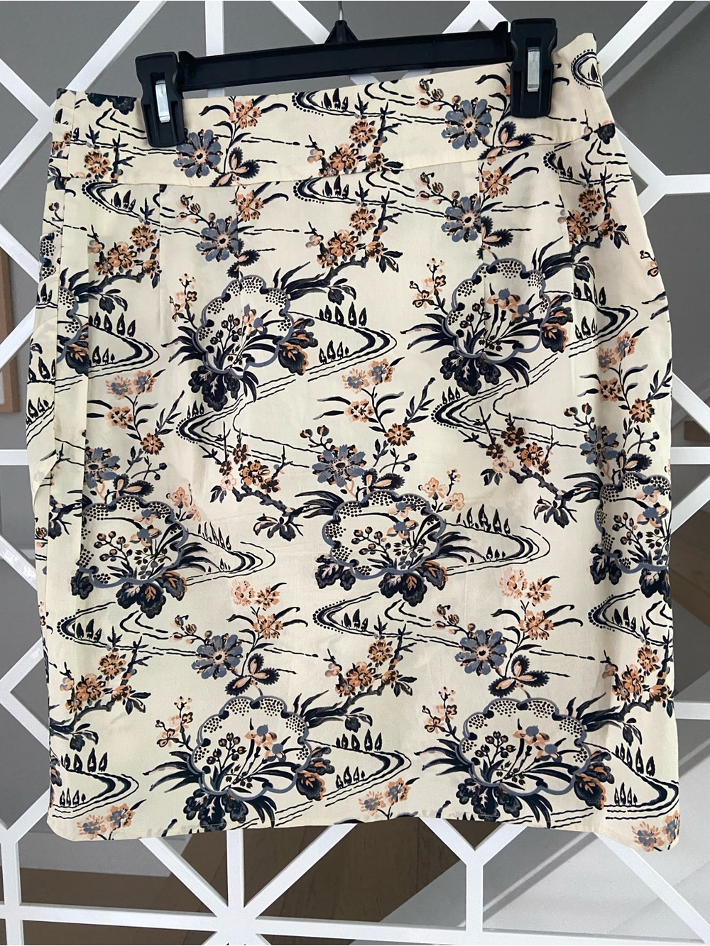 BA&SH Falco Cotton Floral Tulip Skirt Ecru Size 8 High Waist Draped - Picture 3 of 9